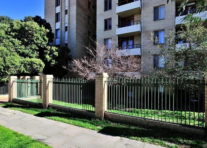 Sky High On Arundel - Central Fremantle Apartment